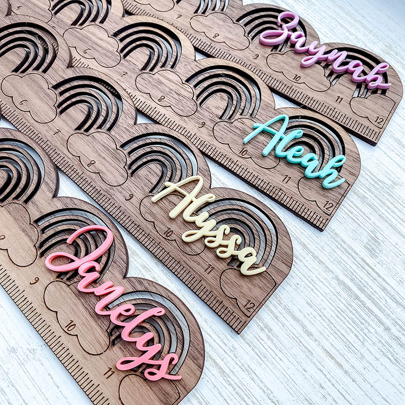 《性的交换》正在播放 laser cut wooden rulers with rainbow and colorful names
