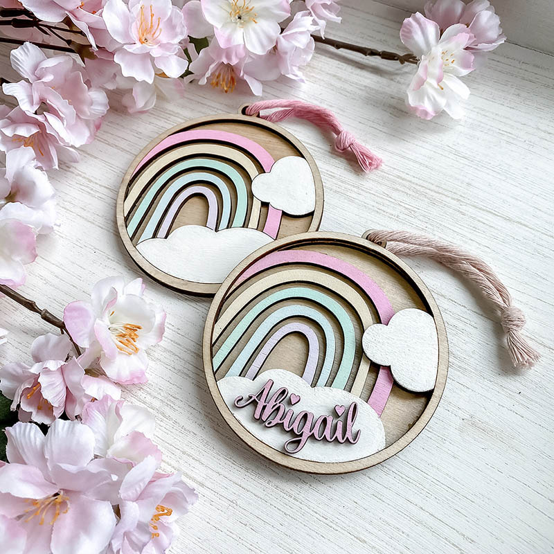 《性的交换》正在播放 laser cut wooden ornaments with rainbows and colorful names